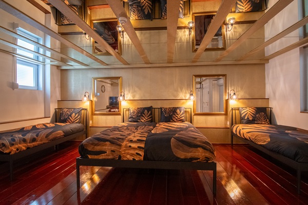 Das Spiegelzimmer im B&B Katoo, ein Raum voller Spiegel