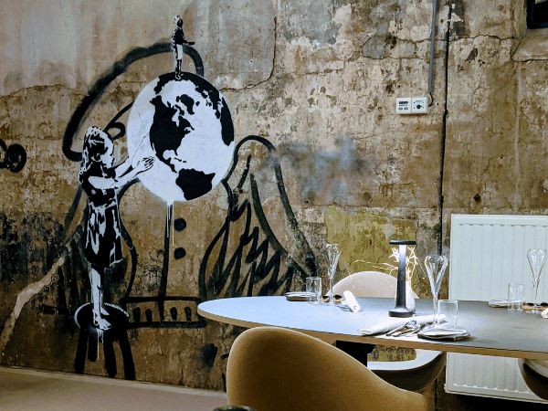 Murals bij restaurant One in Roermond